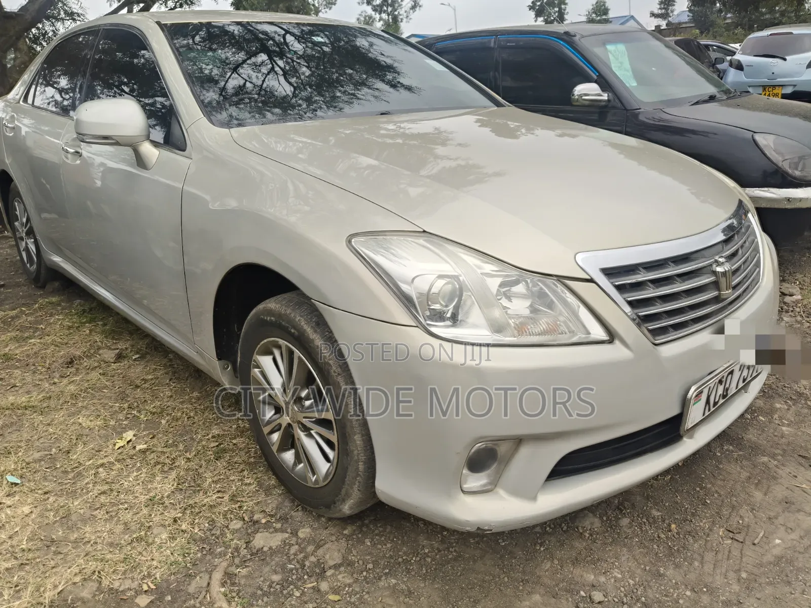 Toyota Crown 2011 Gold