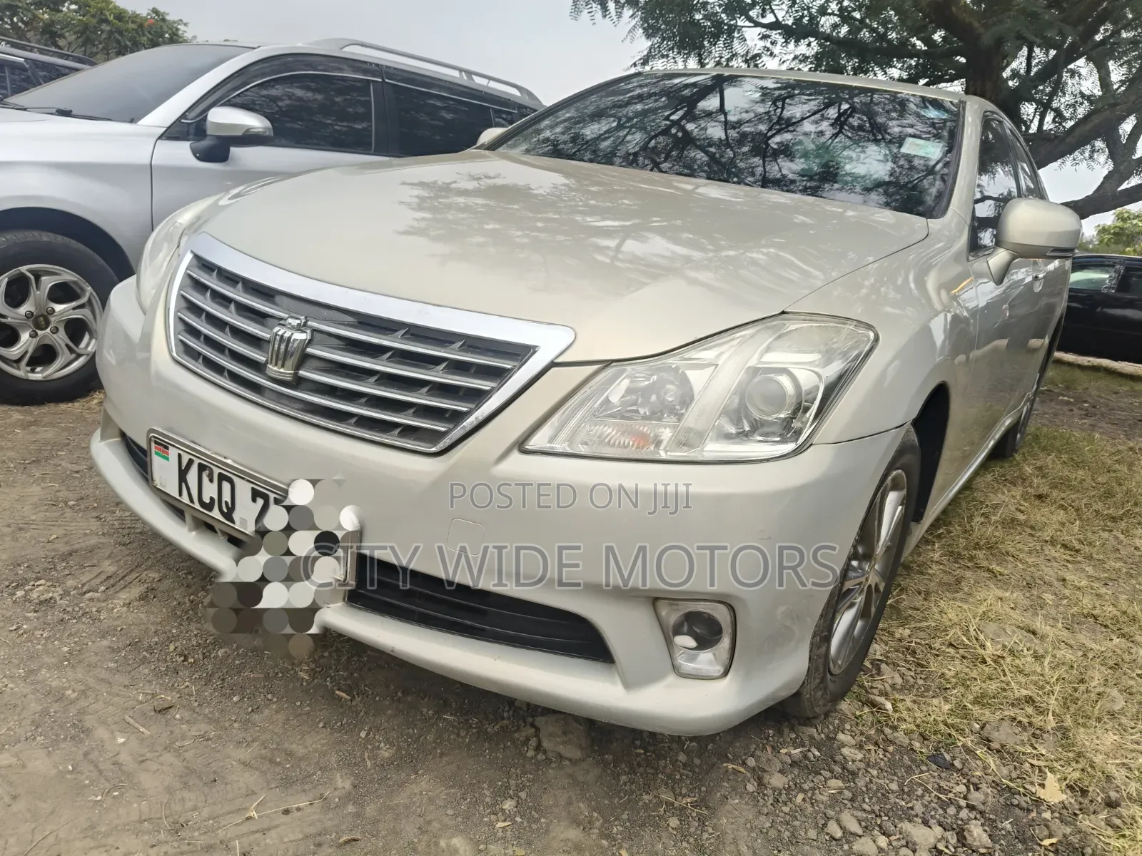 Toyota Crown 2011 Gold