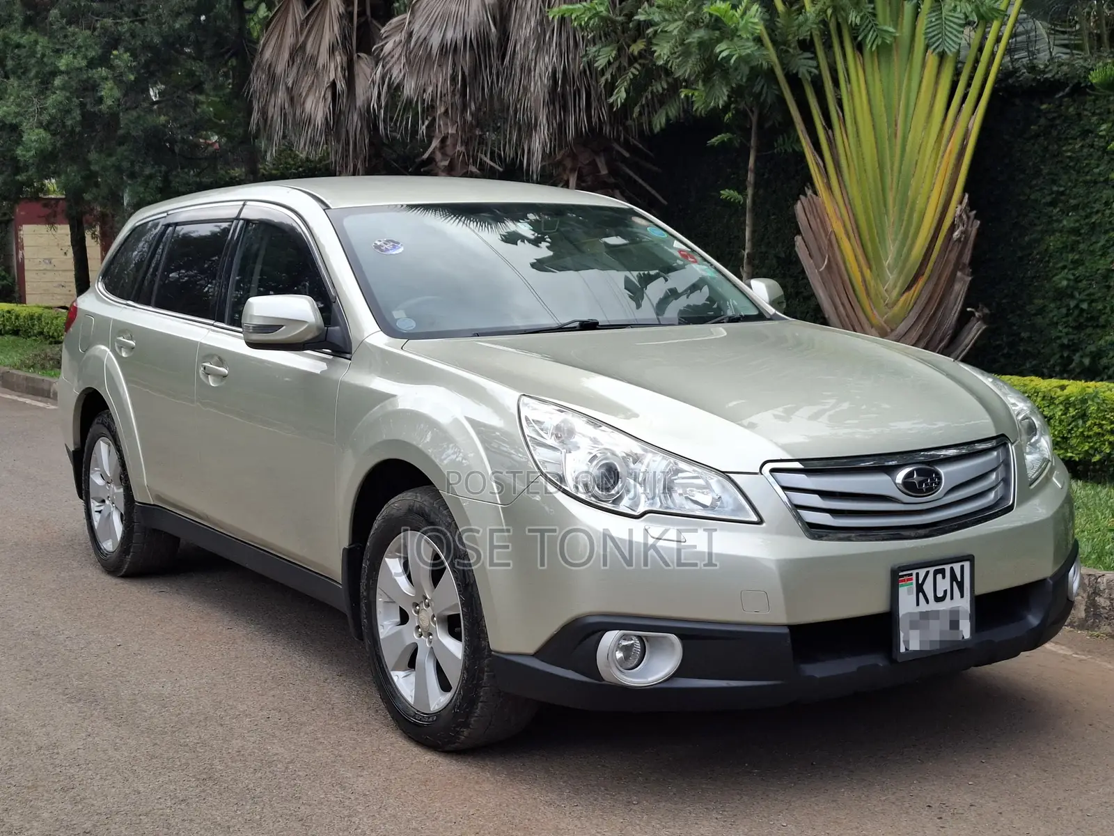 Subaru Outback 2.5i 2010 Gold