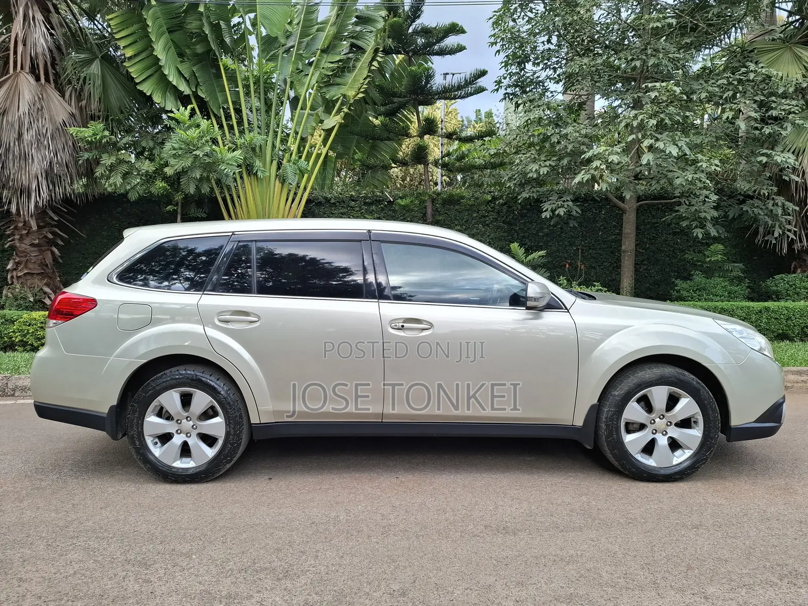 Subaru Outback 2.5i 2010 Gold