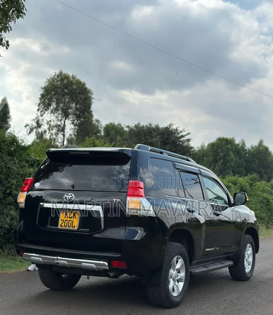 Toyota Land Cruiser Prado 2011 Black