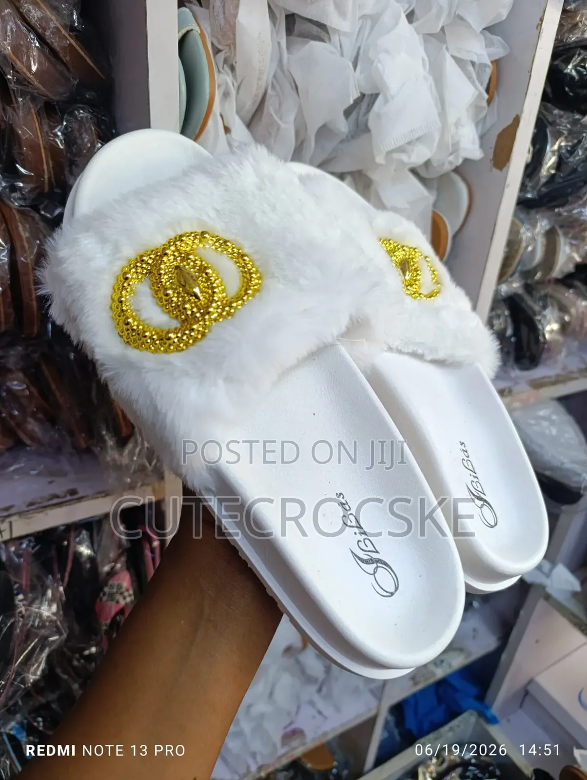 Elegant Fur Slides Sandals With Gold Chain Details