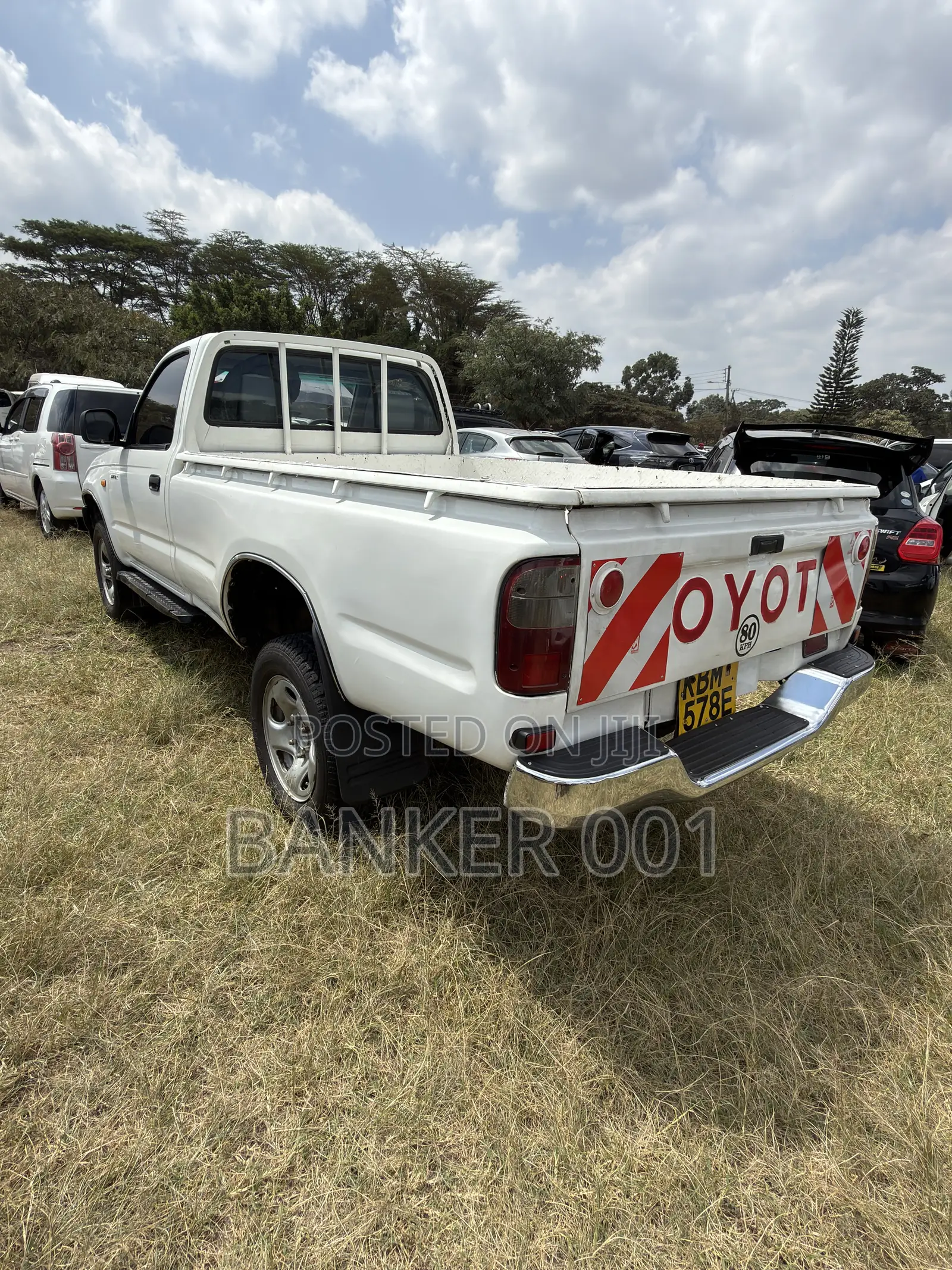 Toyota Hilux 2004 White