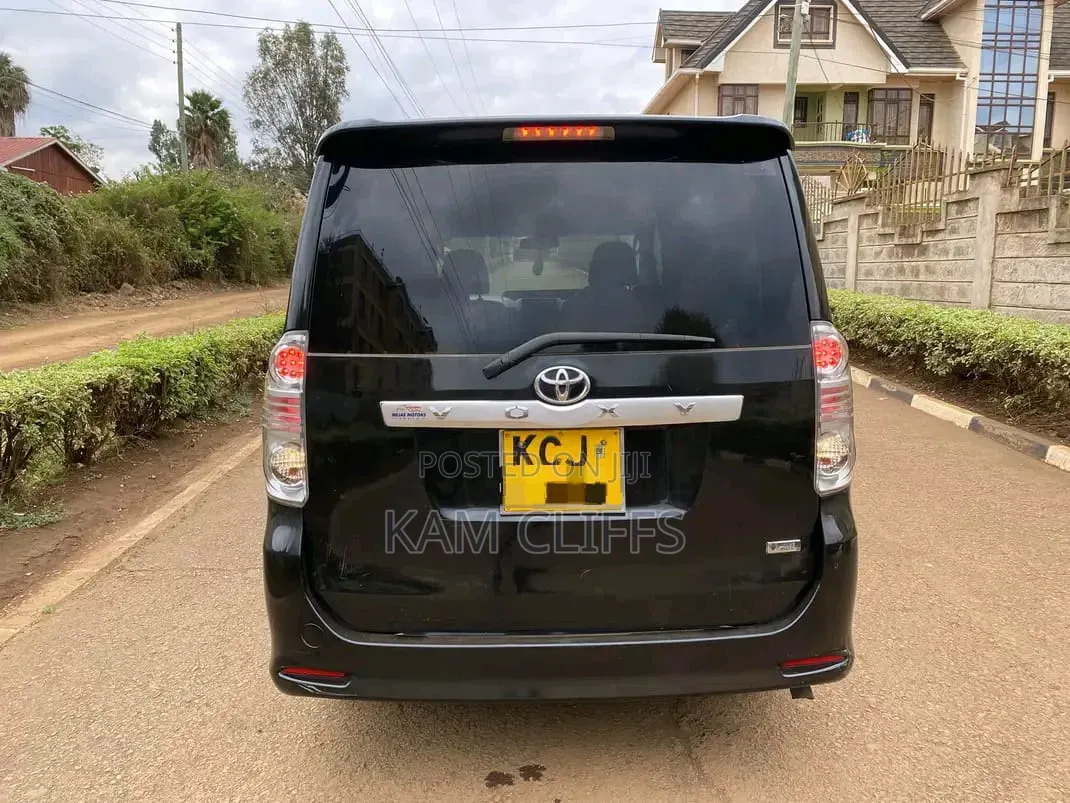Toyota Voxy 2010 Black