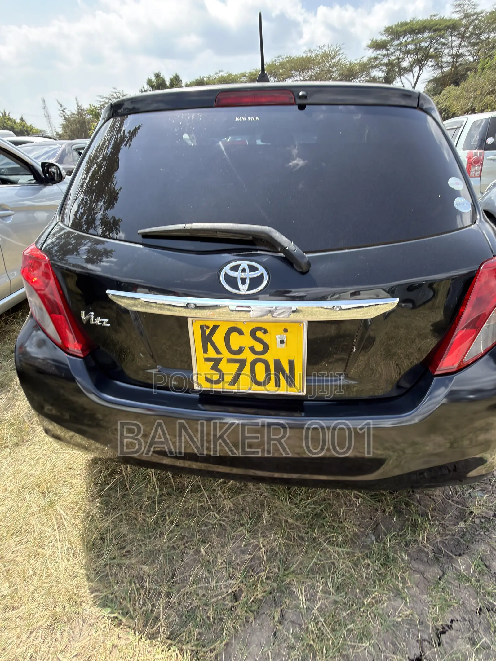 Toyota Vitz 1.3 AWD 3dr 2011 Black