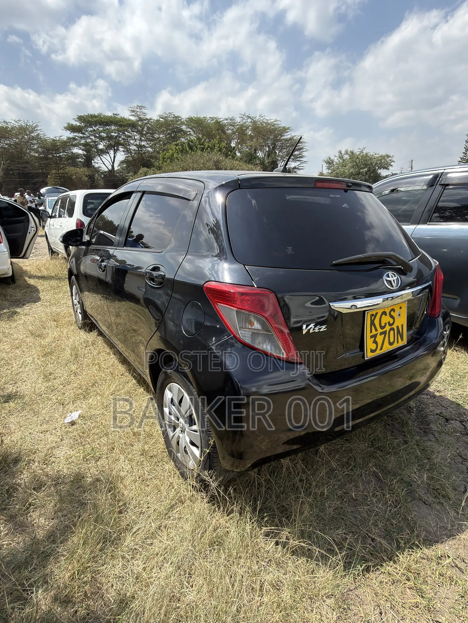 Toyota Vitz 1.3 AWD 3dr 2011 Black