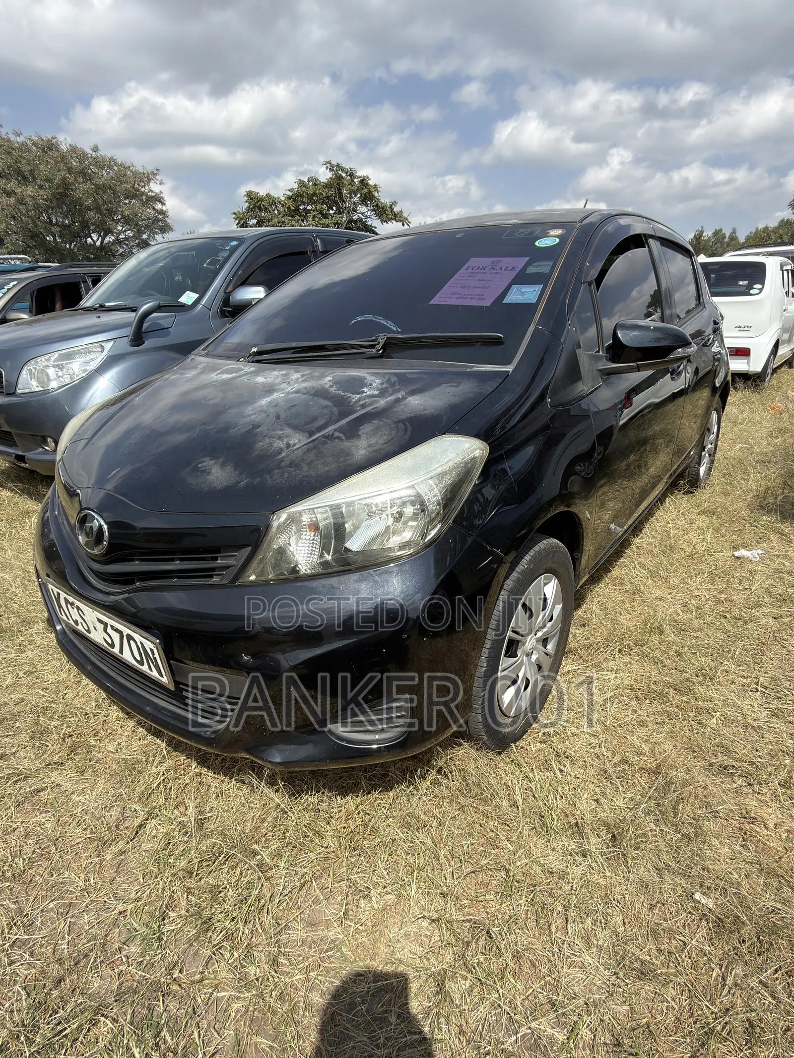 Toyota Vitz 1.3 AWD 3dr 2011 Black