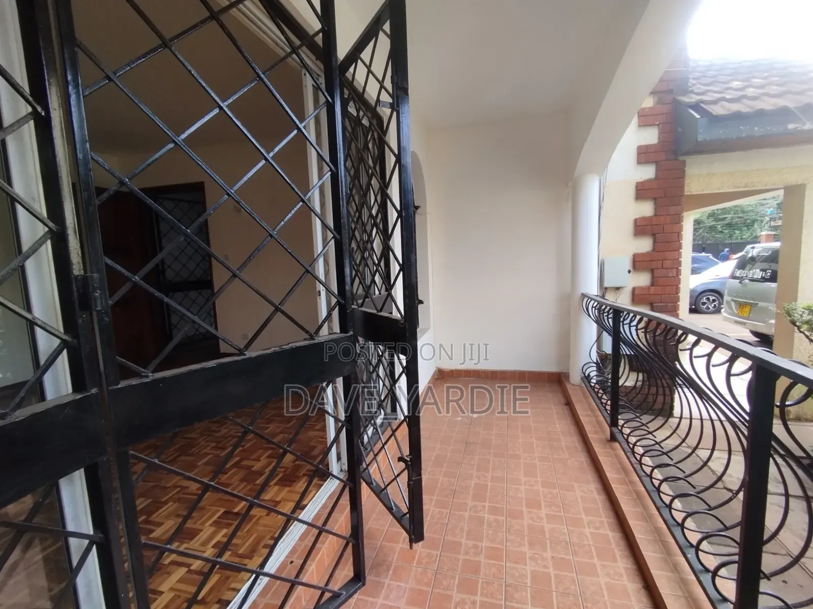 3bdrm Block of Flats in State House Area for sale
