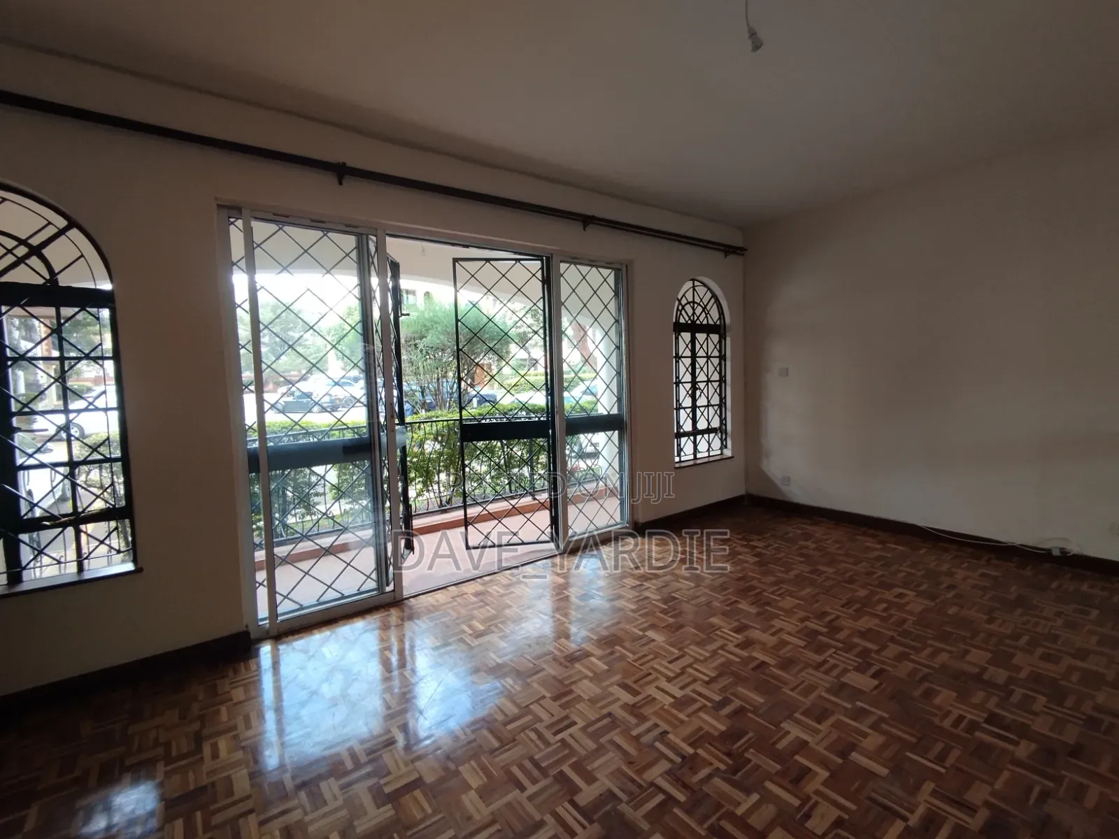 3bdrm Block of Flats in State House Area for sale