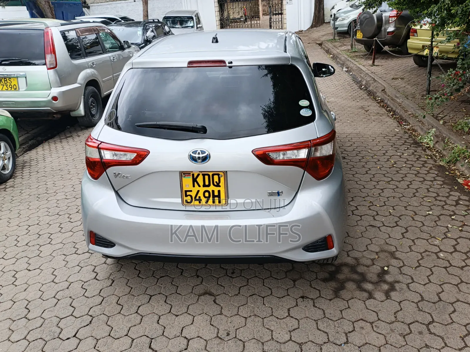 Toyota Vitz 2018 Silver