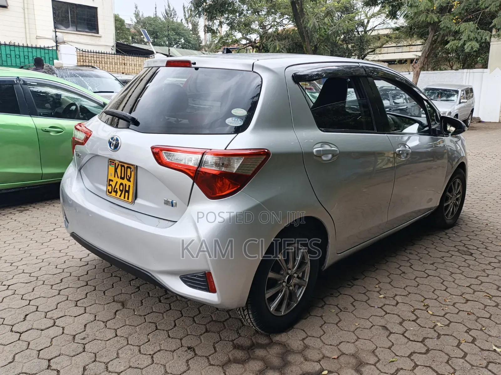 Toyota Vitz 2018 Silver