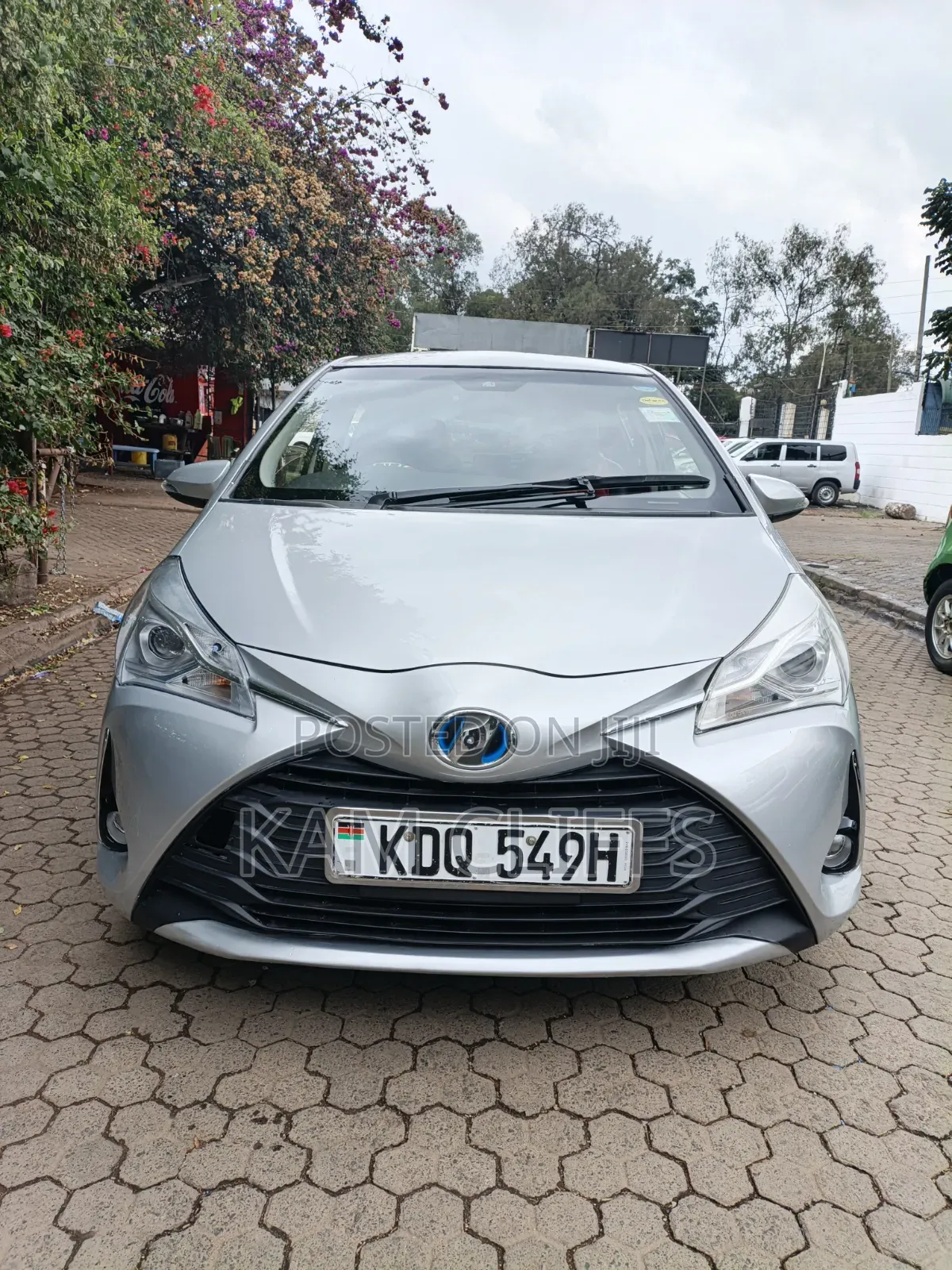 Toyota Vitz 2018 Silver