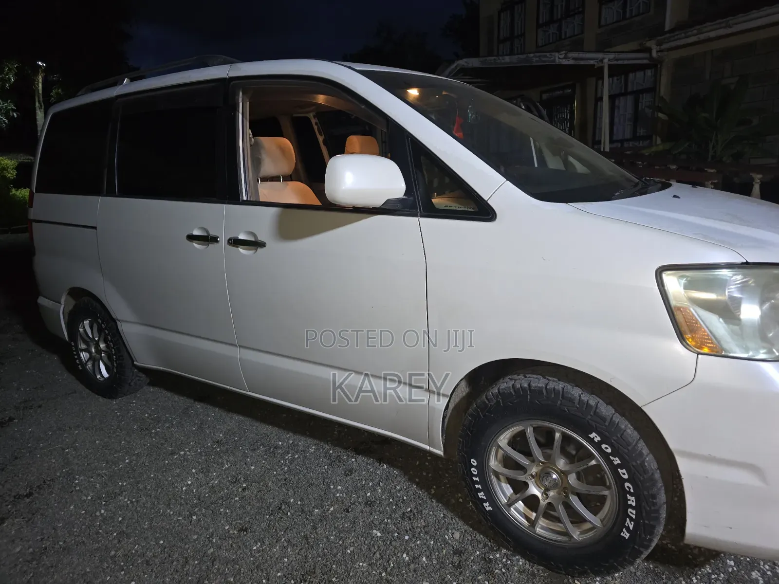 Toyota Noah 2005 White