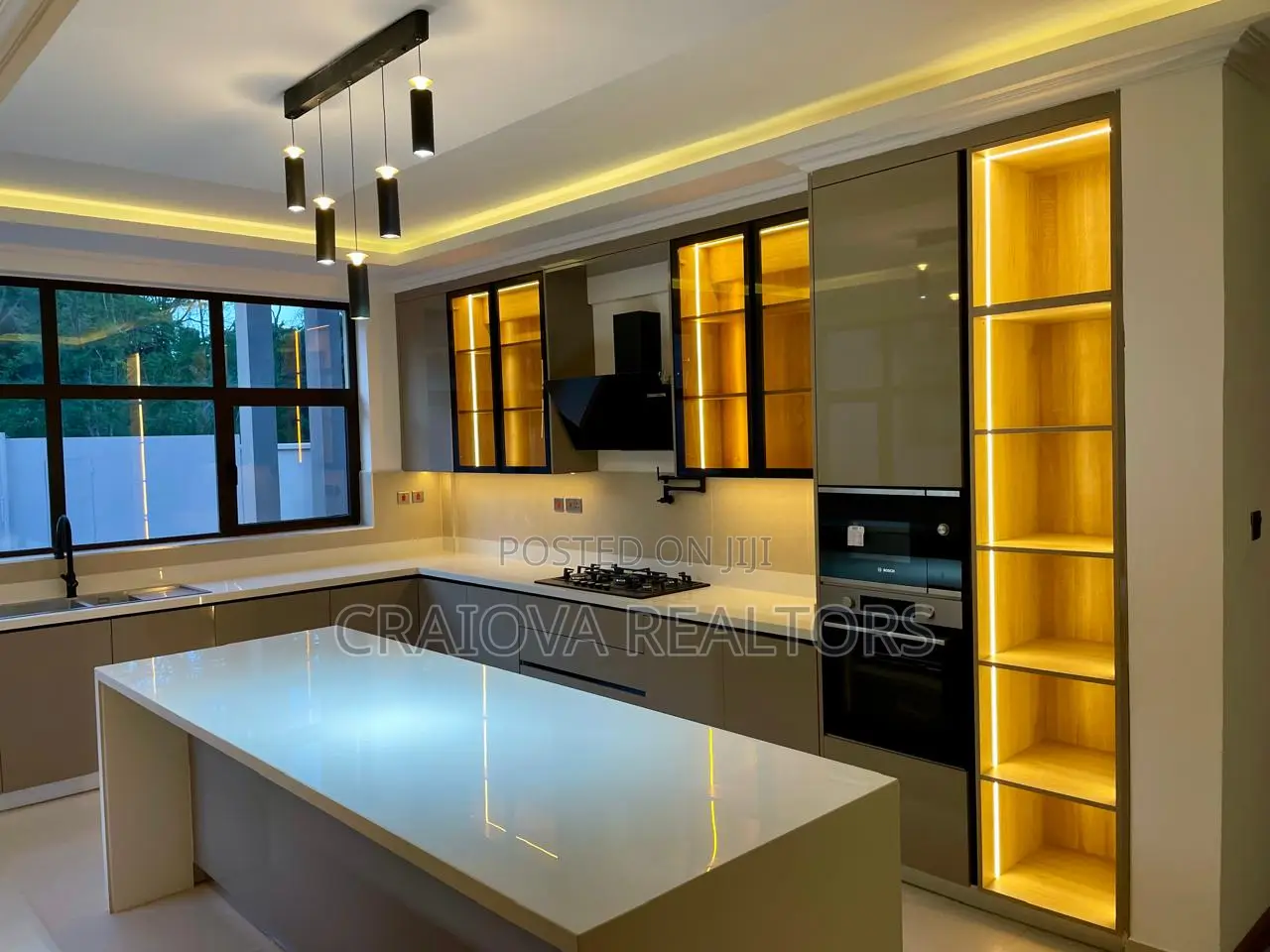 6bdrm Villa in Hardy for sale