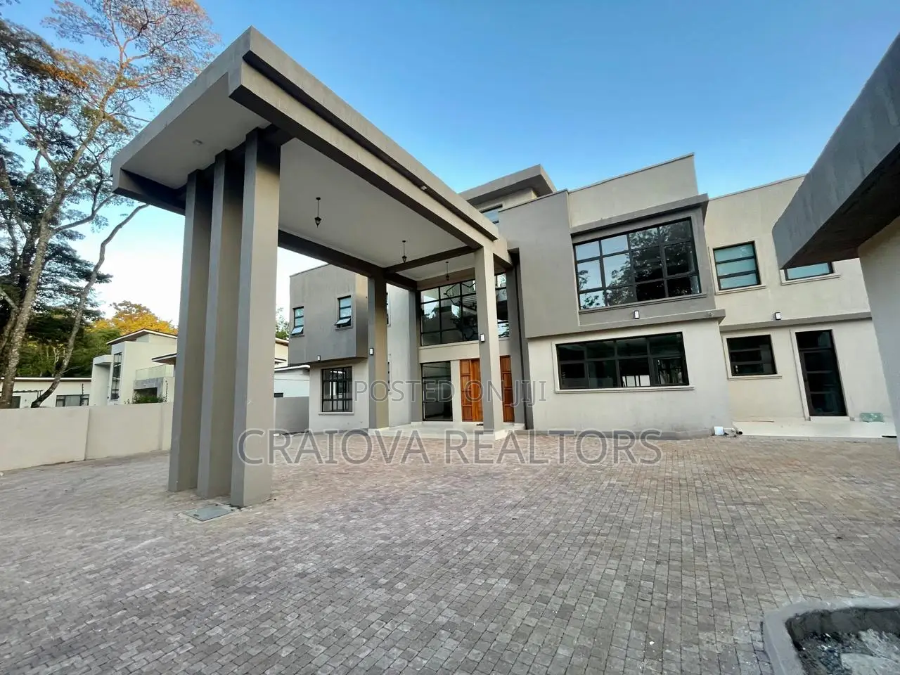6bdrm Villa in Hardy for sale