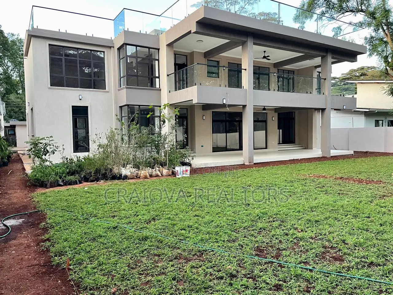6bdrm Villa in Hardy for sale
