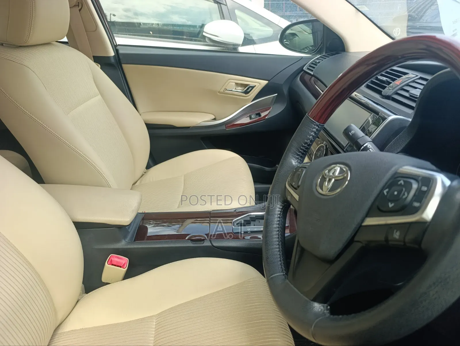 Toyota Premio 2019 Beige