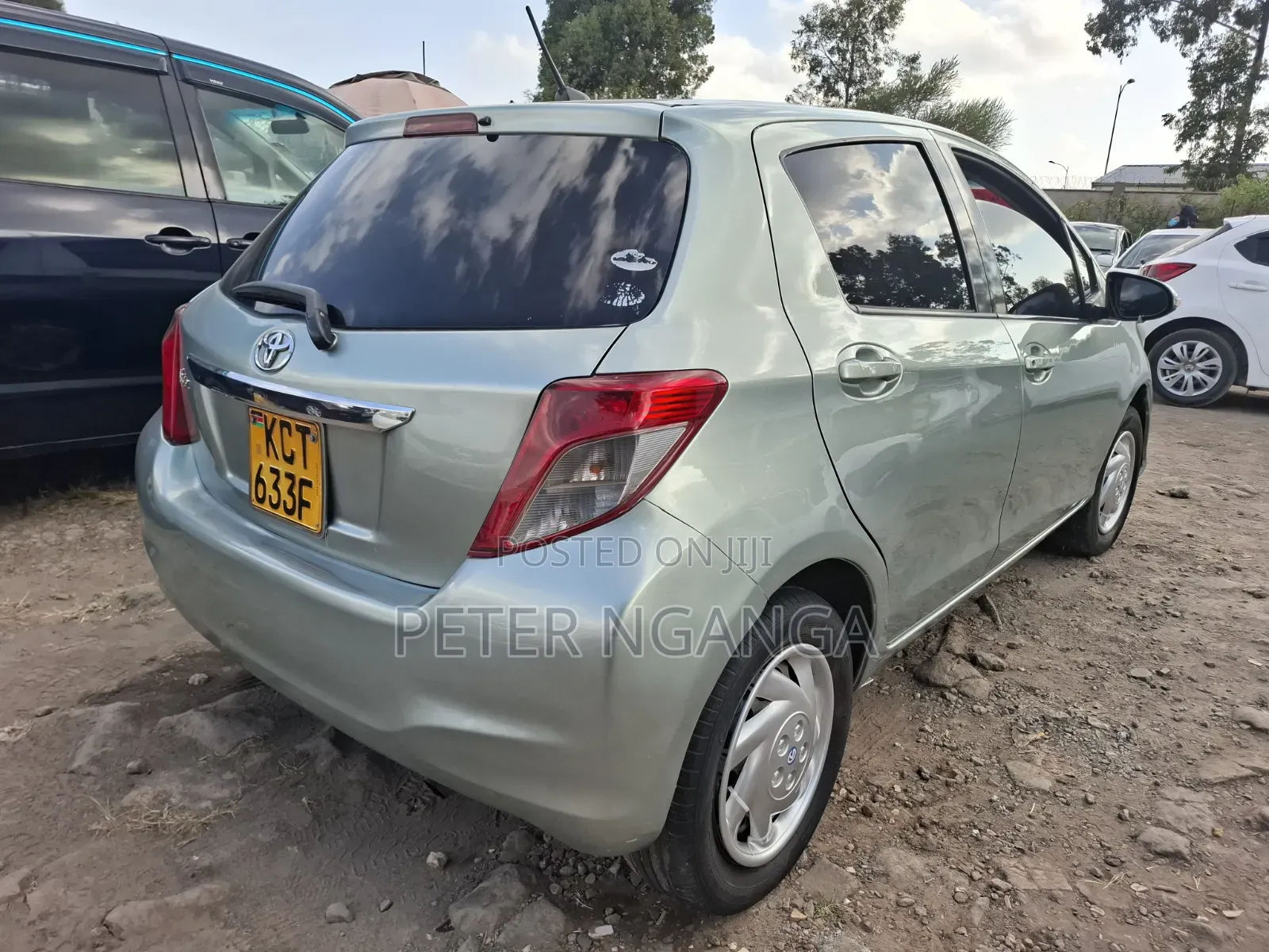 Toyota Vitz 2011 Silver