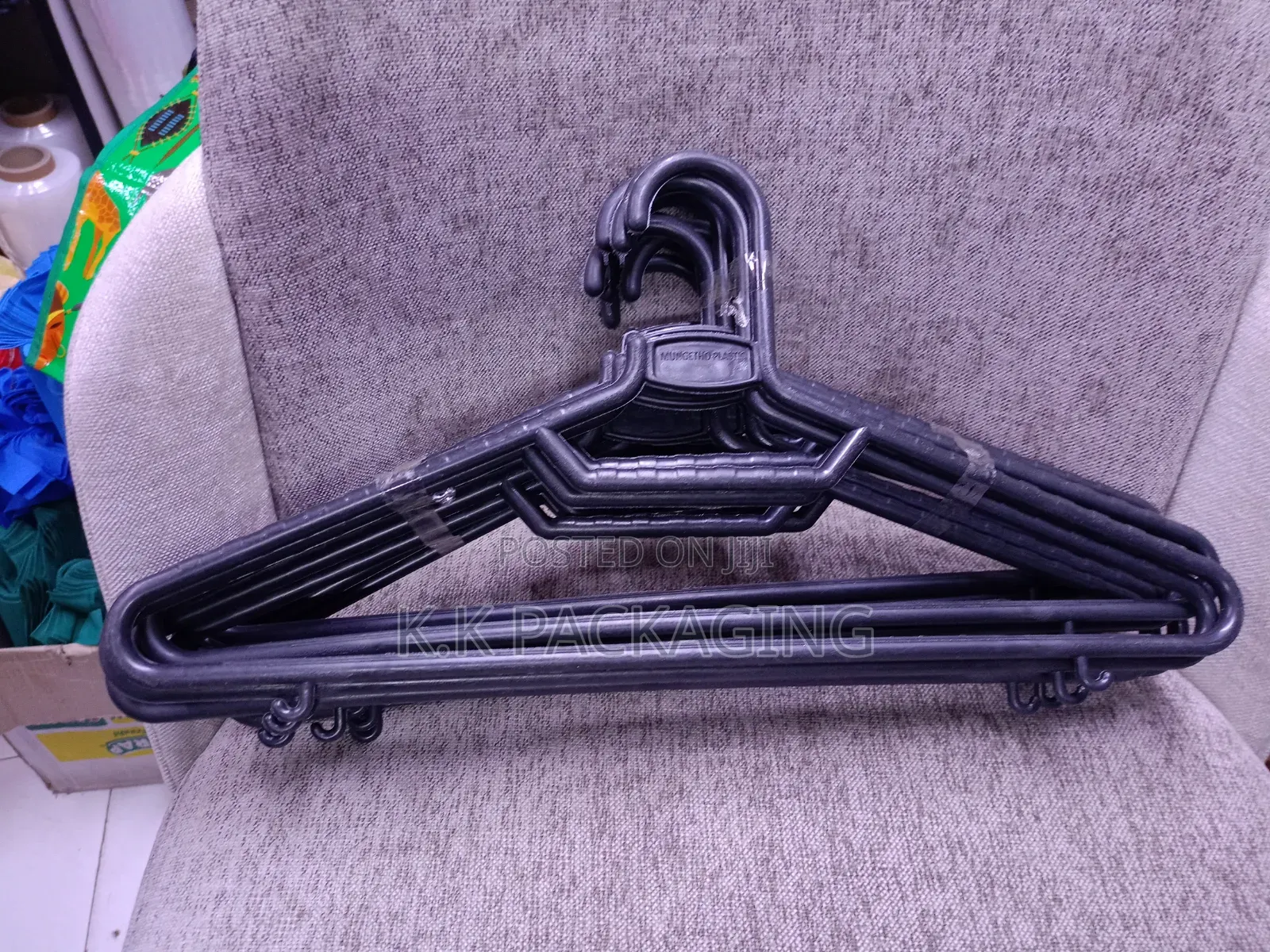 120pcs Durable Black Hangers
