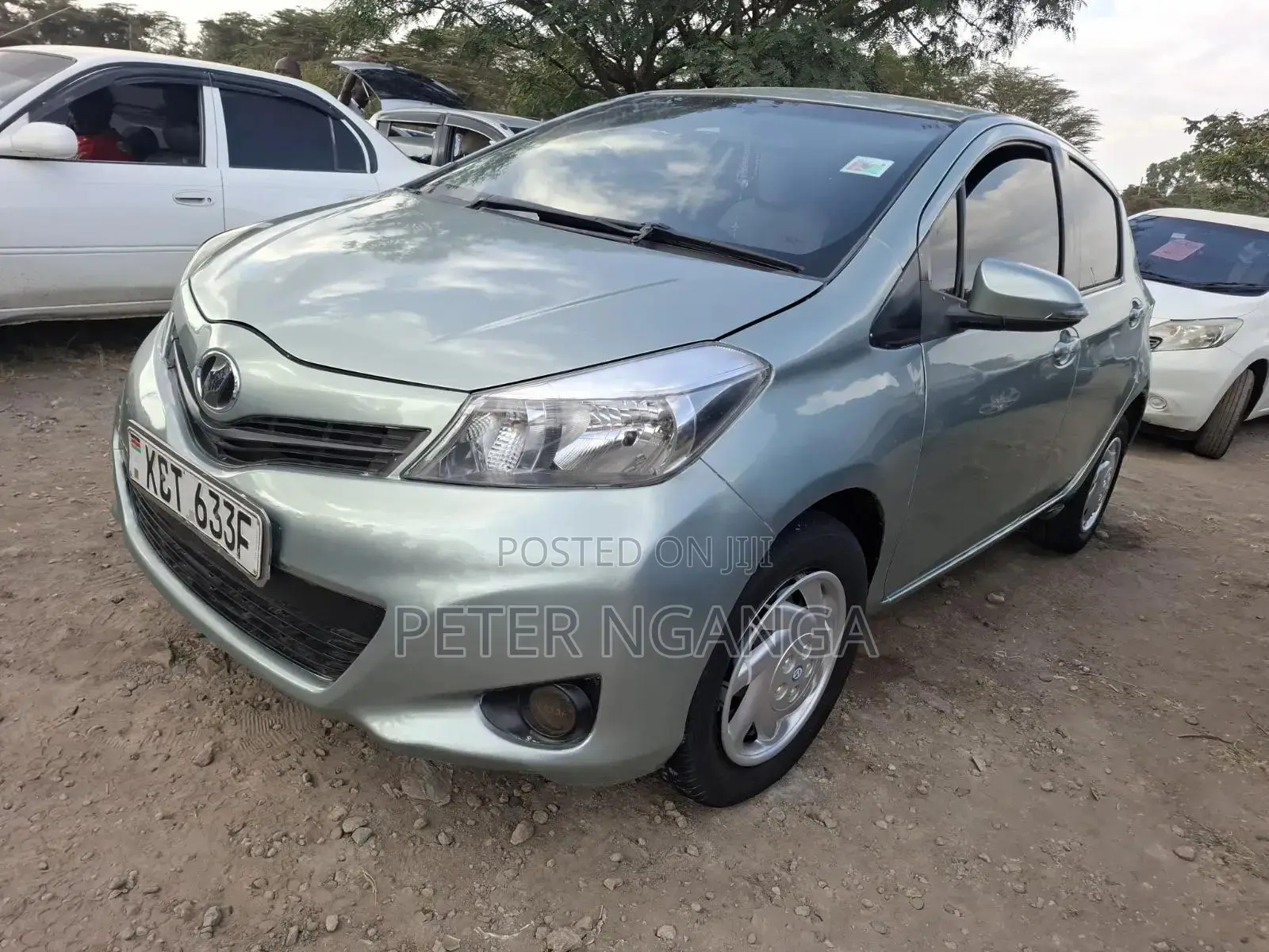 Toyota Vitz 2011 Silver