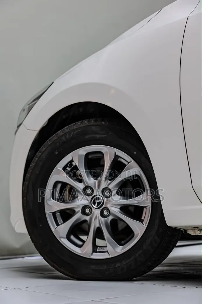 Mazda 2 2019 White