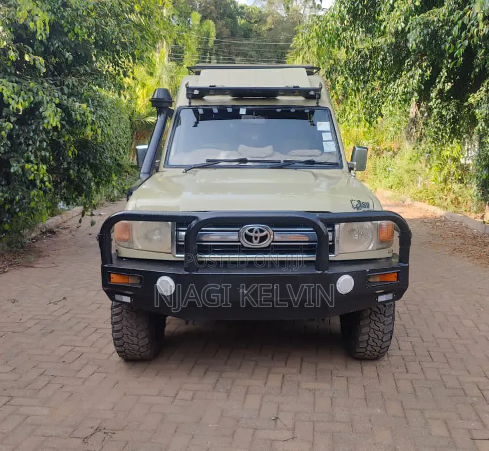 Toyota Land Cruiser 2017 Gray