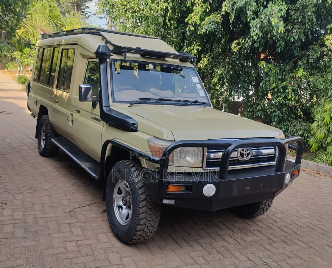 Toyota Land Cruiser 2017 Gray