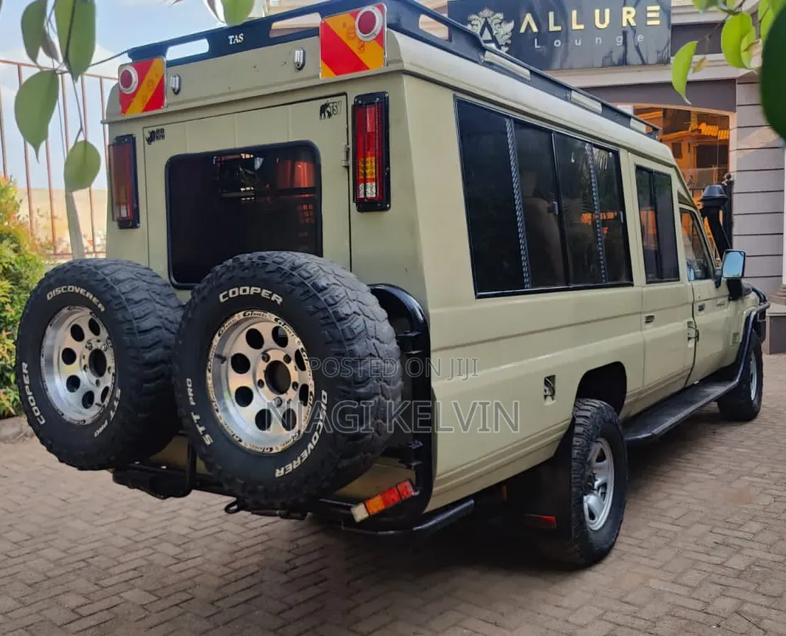 Toyota Land Cruiser 2017 Gray