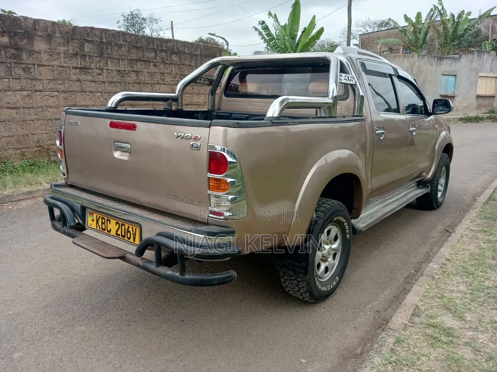 Toyota Hilux 2004 Gold