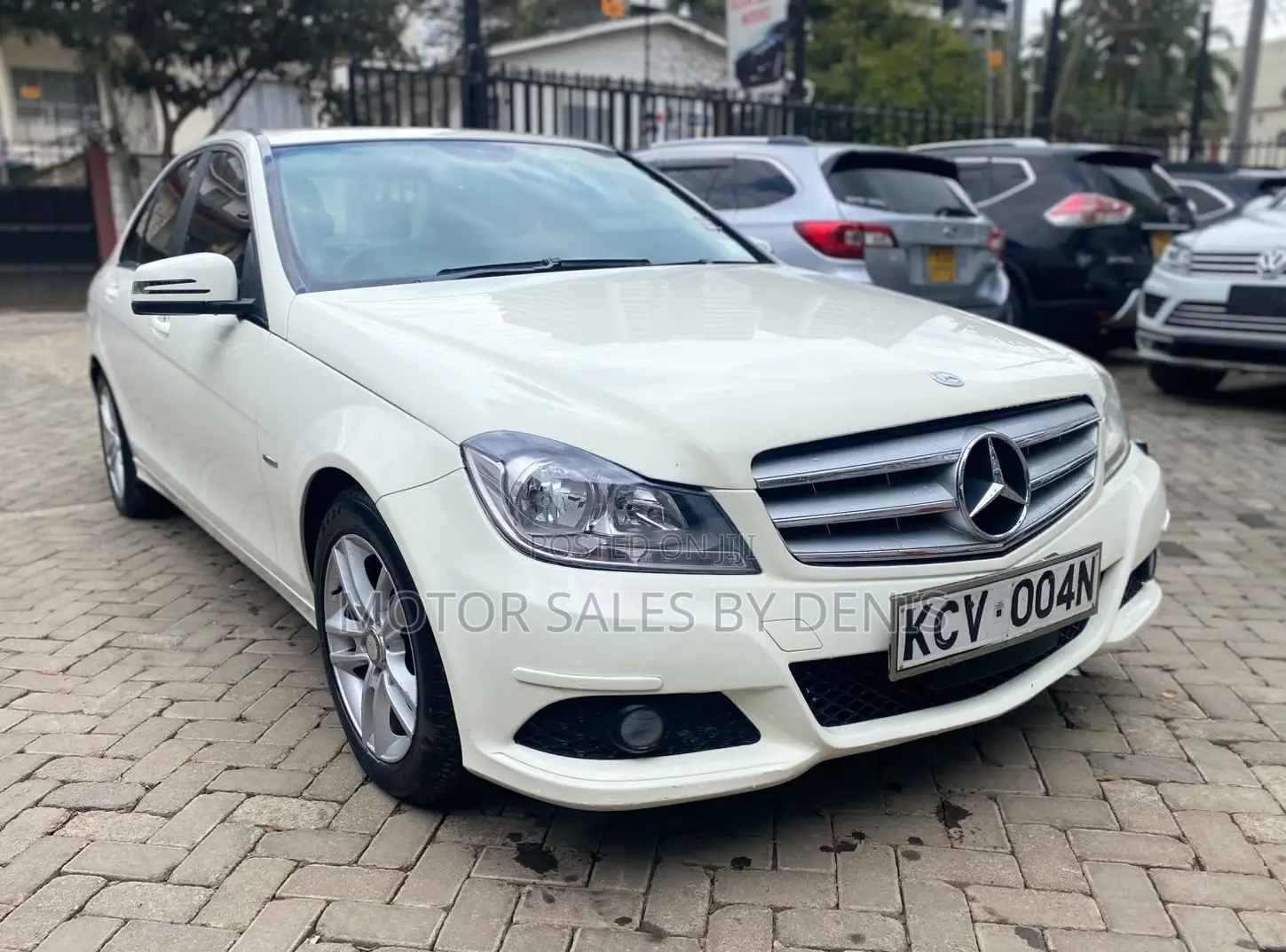 Mercedes-Benz C200 2012 Pearl