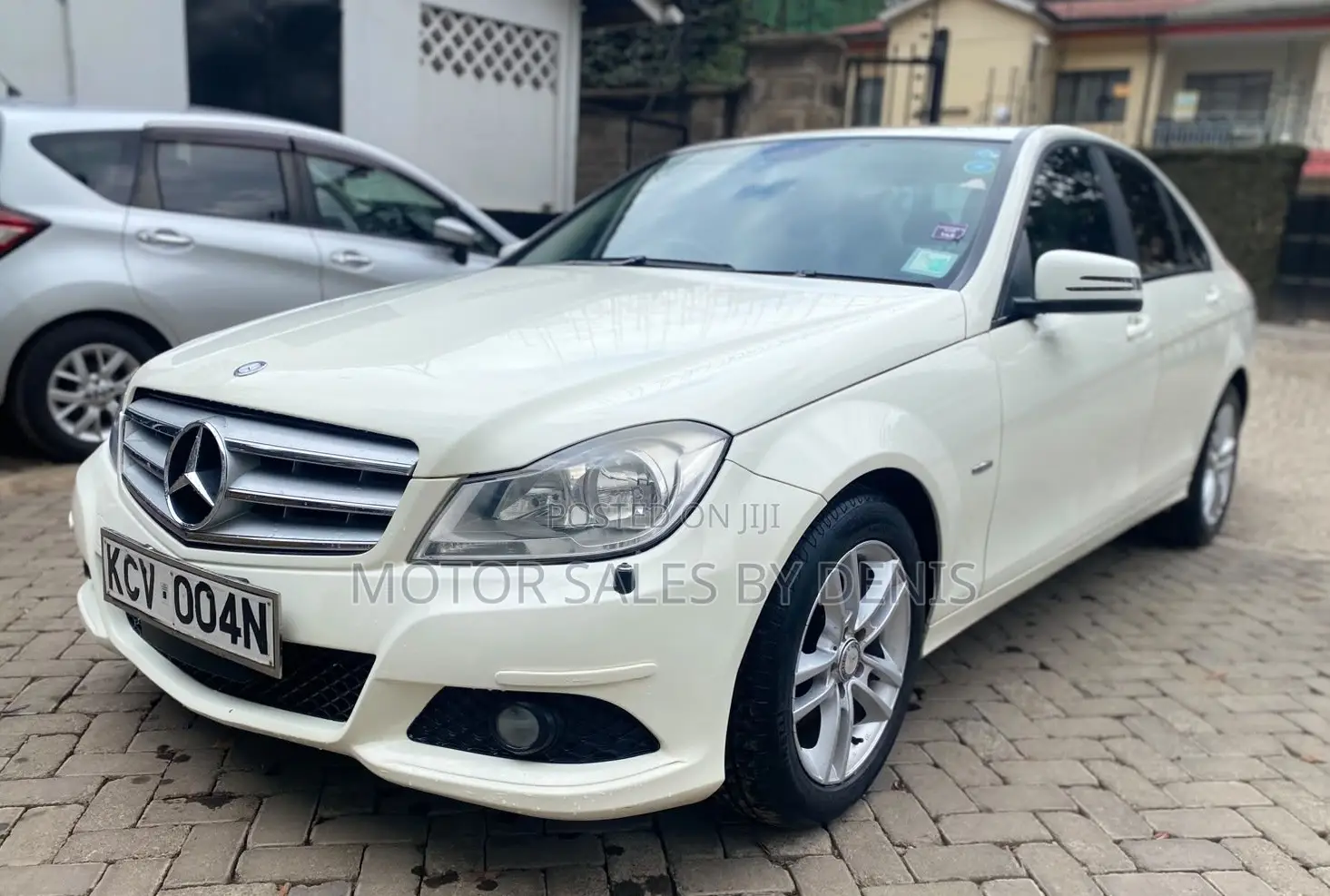 Mercedes-Benz C200 2012 Pearl