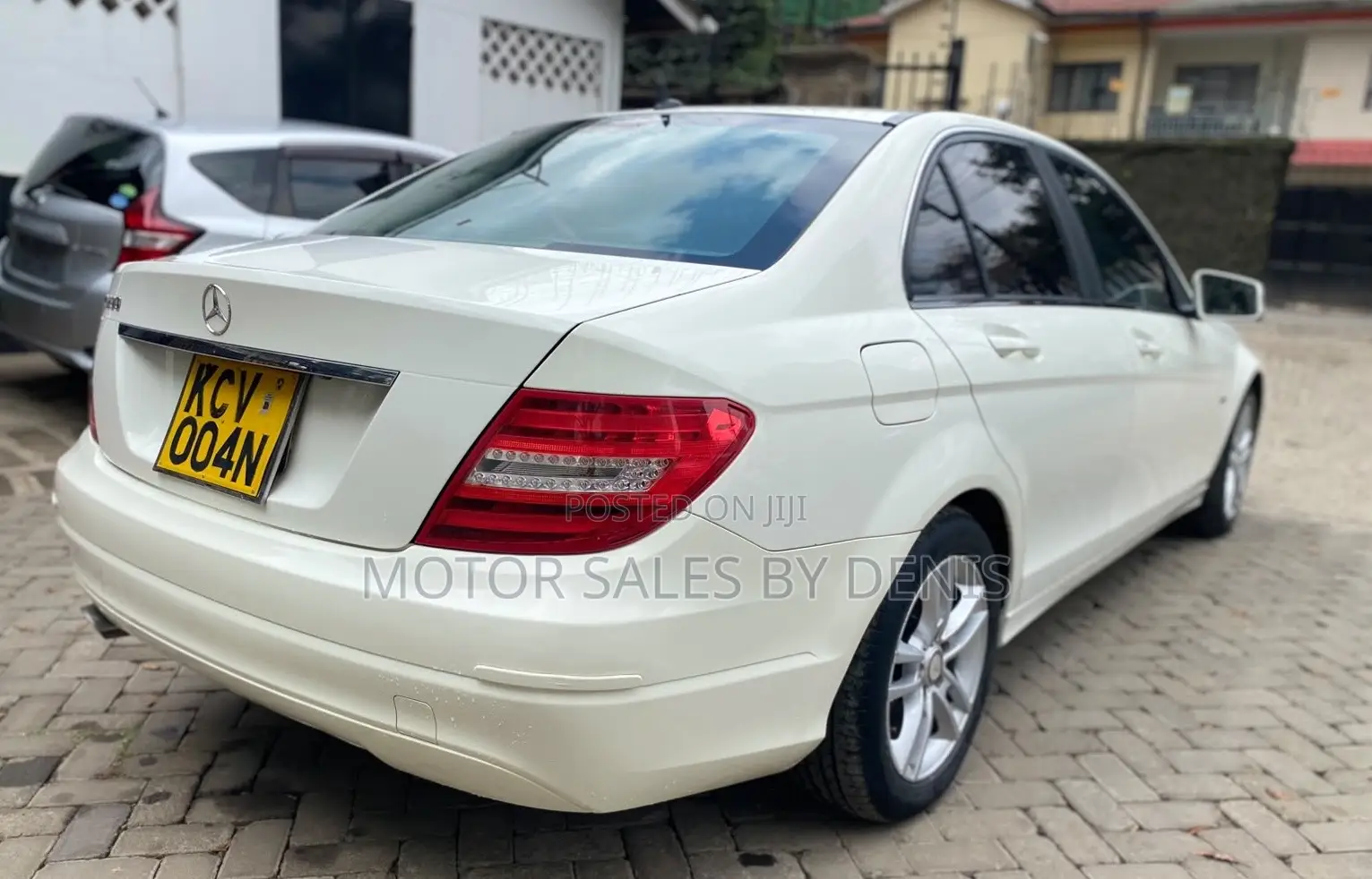 Mercedes-Benz C200 2012 Pearl
