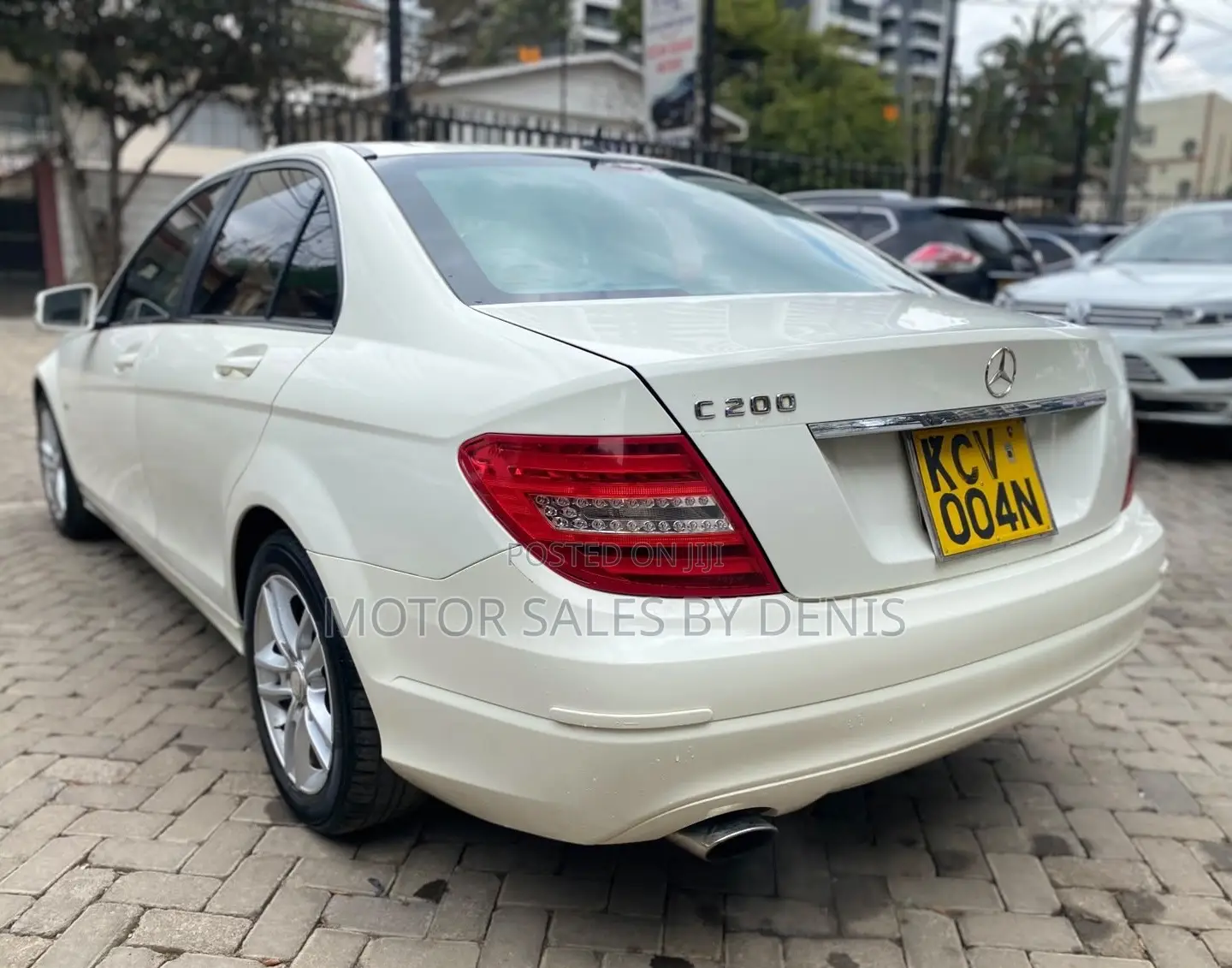 Mercedes-Benz C200 2012 Pearl