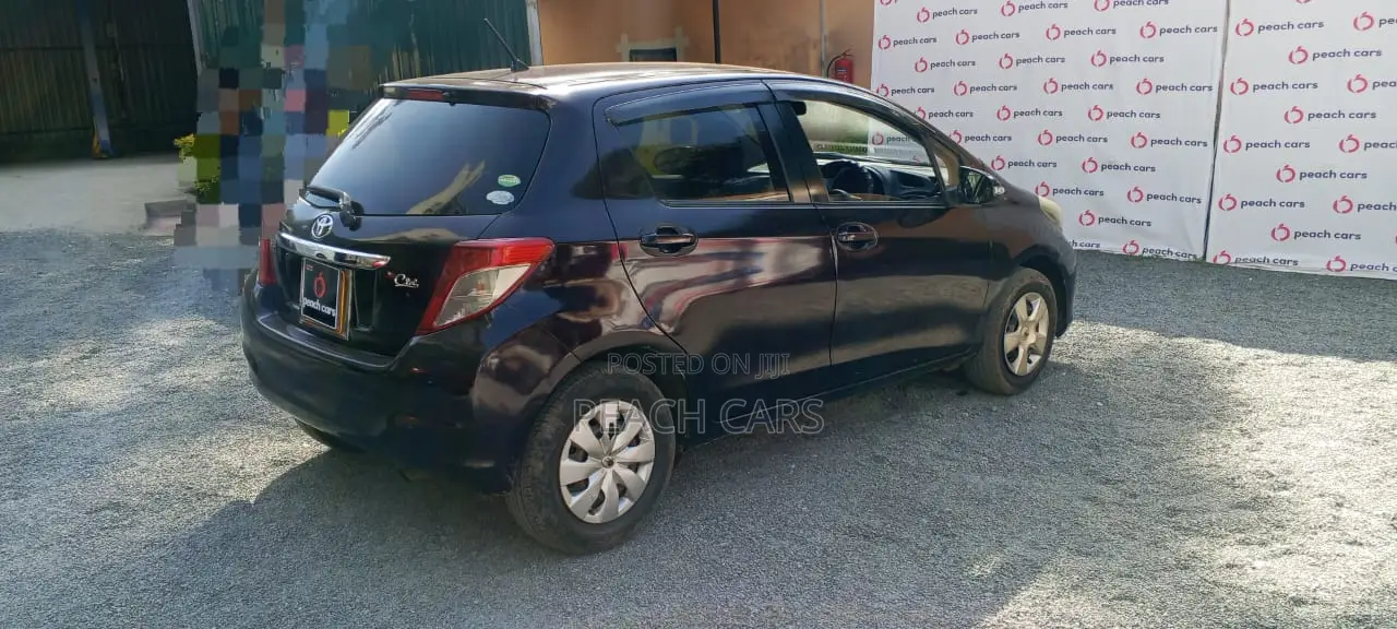 Toyota Vitz 2013 Maroon