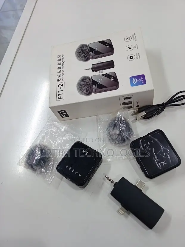 F11 Wireless Microphone for Podcasts and Online Meetings