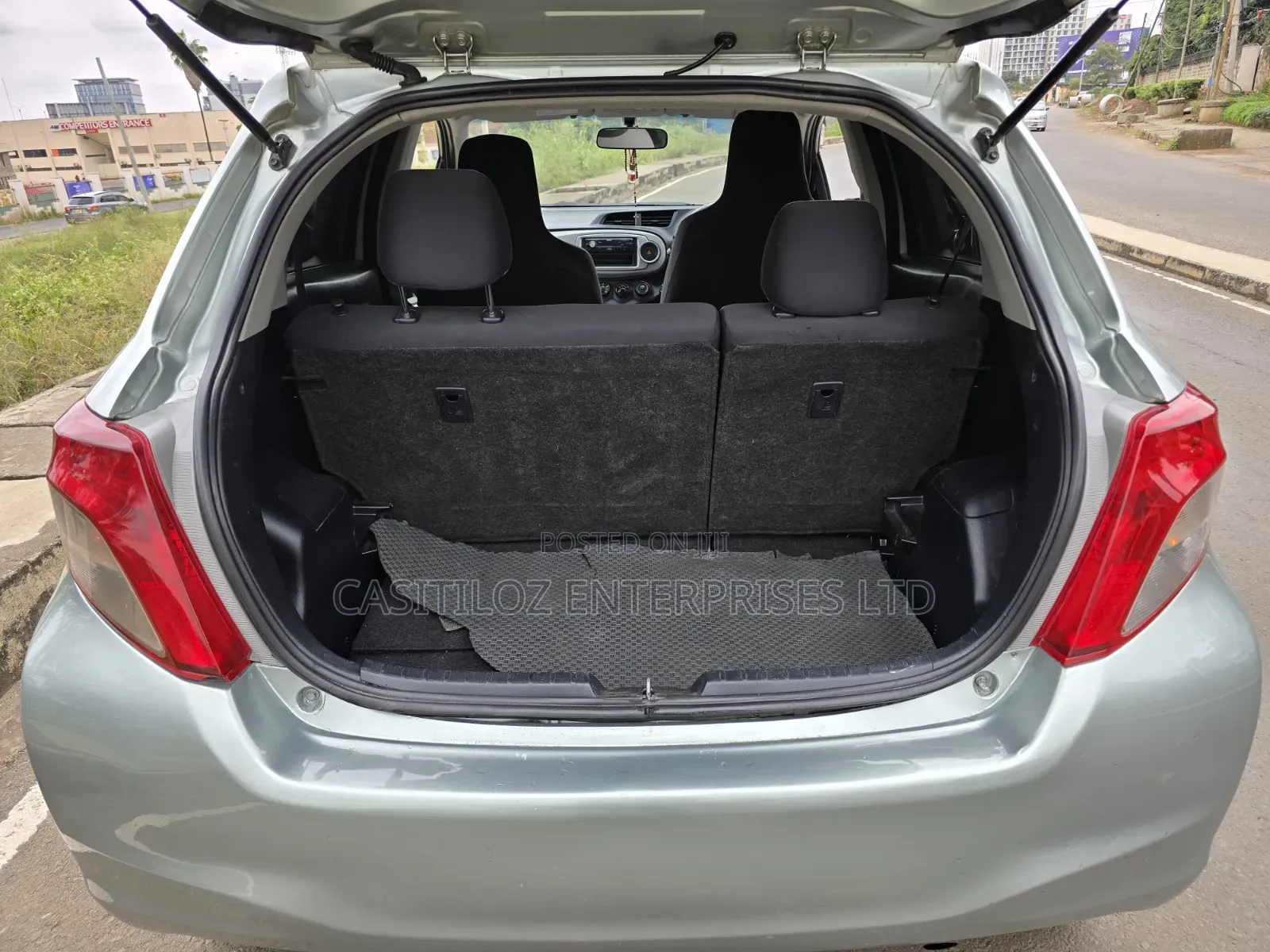 Toyota Vitz 2011 Green