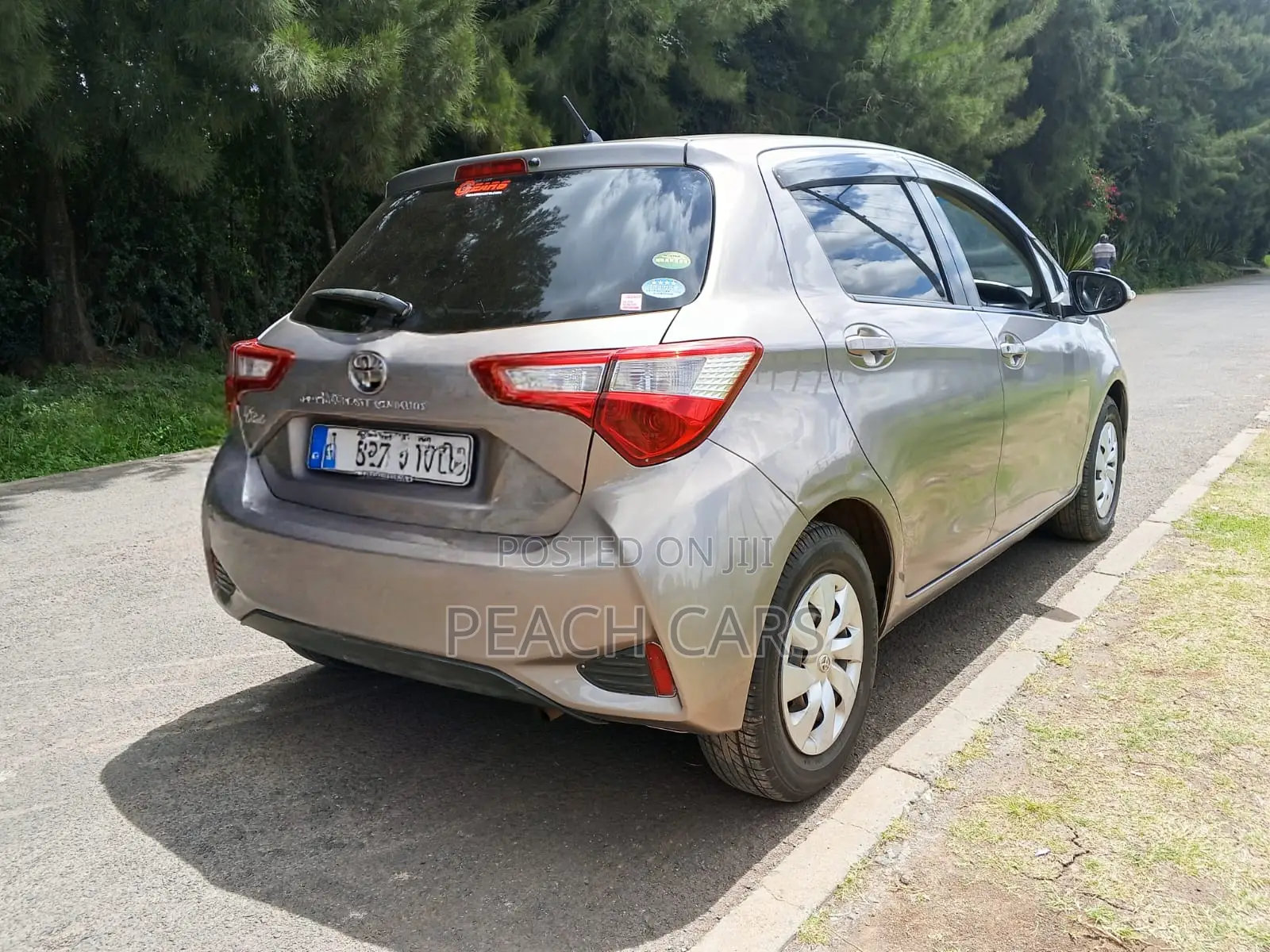 Toyota Vitz 2017 Silver