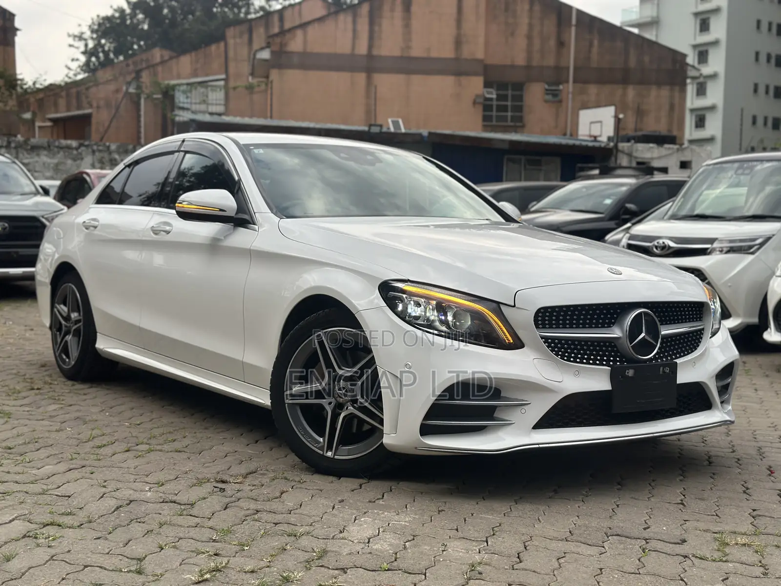 Mercedes-Benz C200 2019 Pearl
