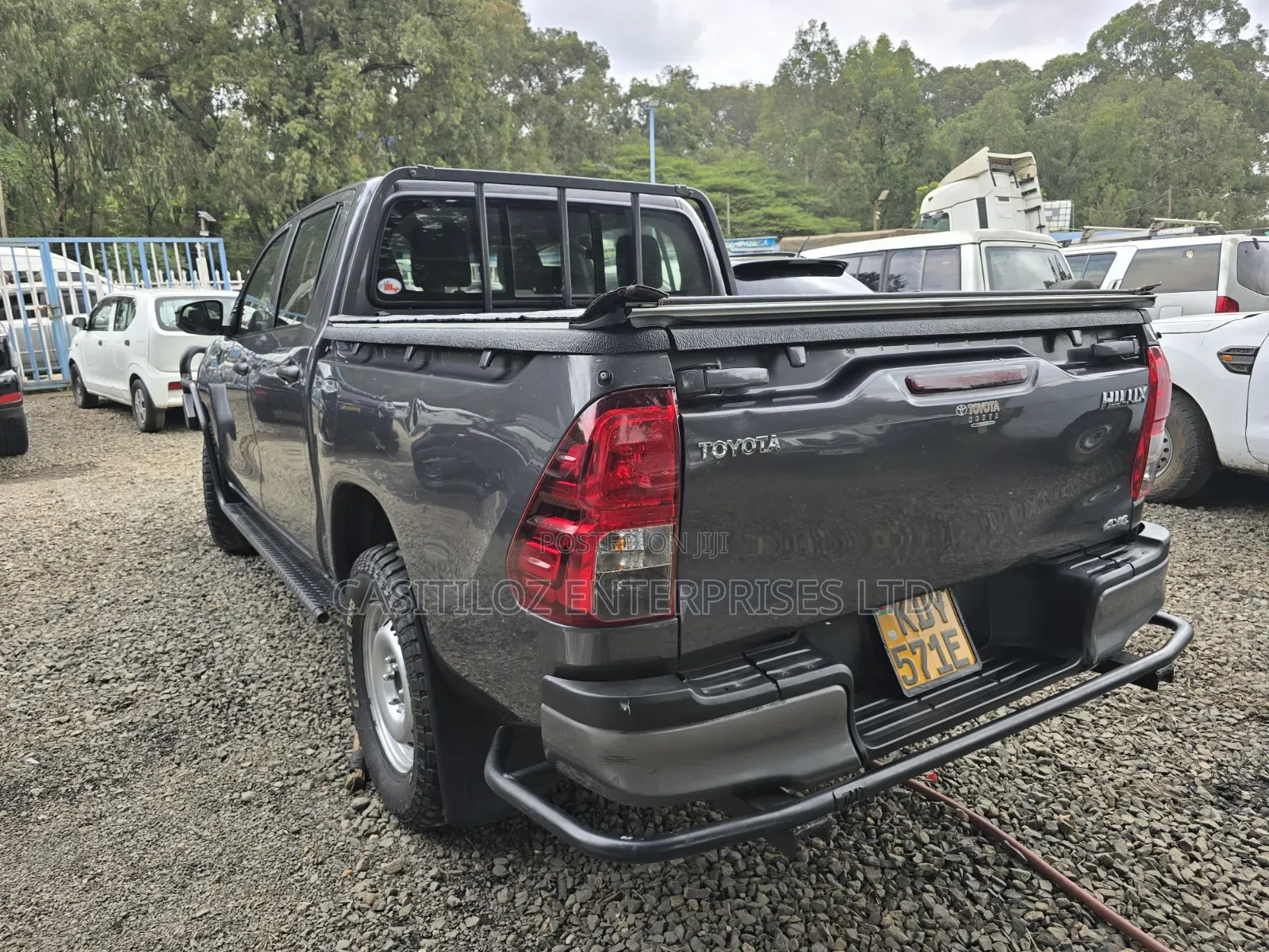 Toyota Hilux 2021 Black