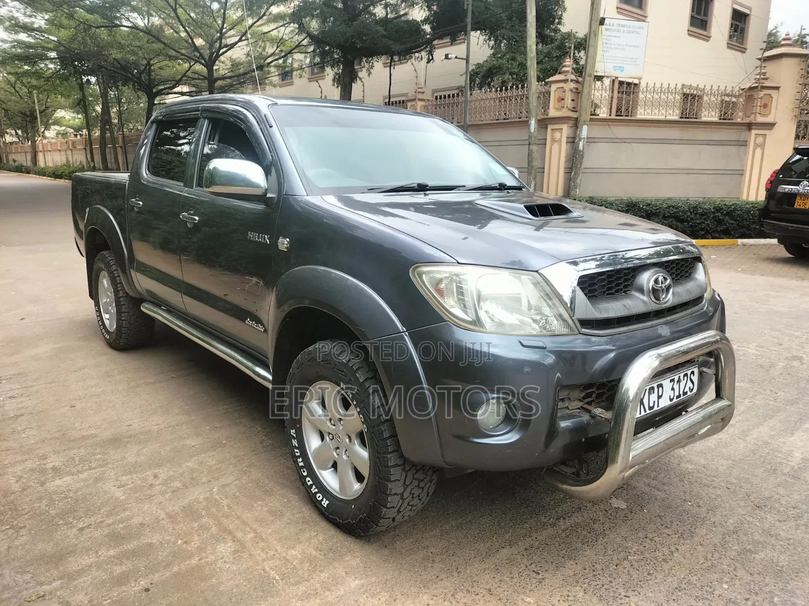 Toyota Hilux 2011 Gray