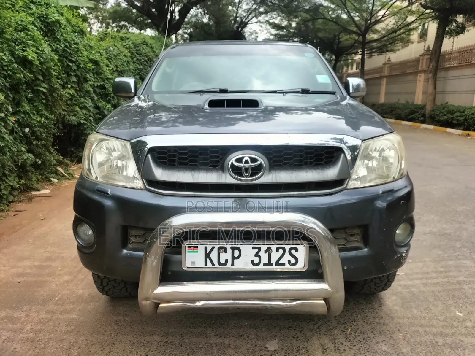 Toyota Hilux 2011 Gray