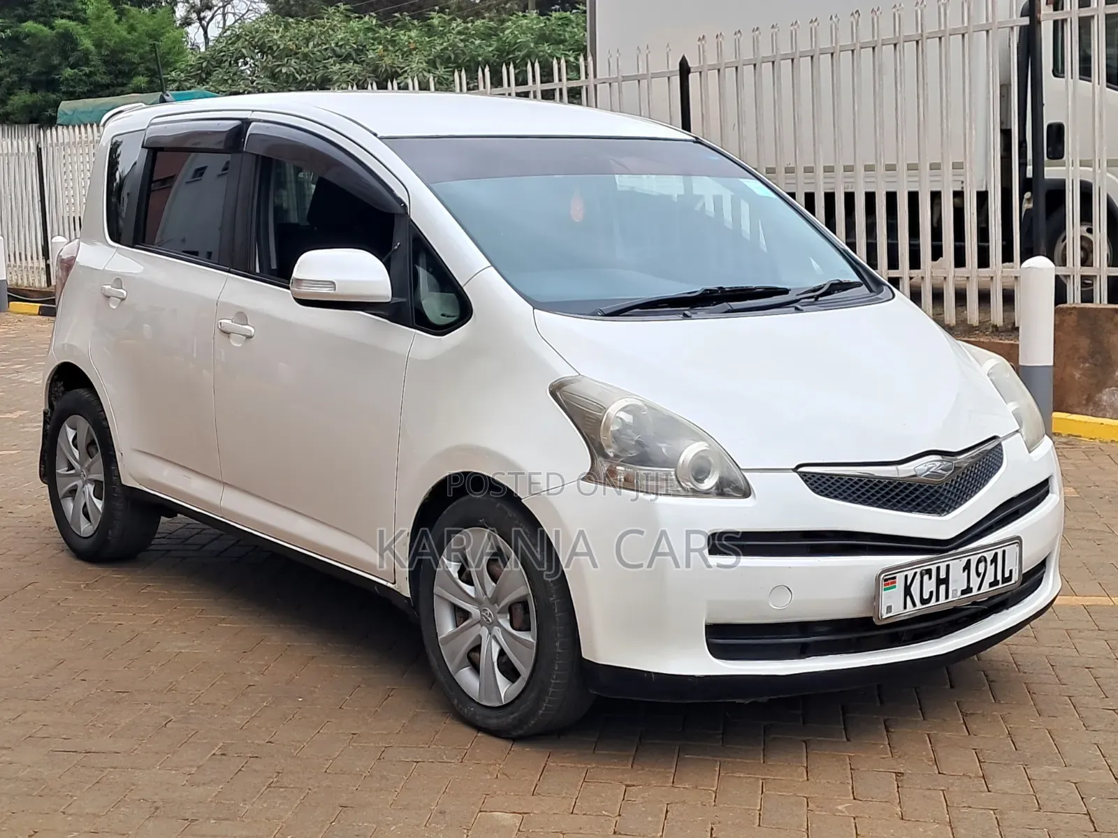 Toyota Ractis 2009 White