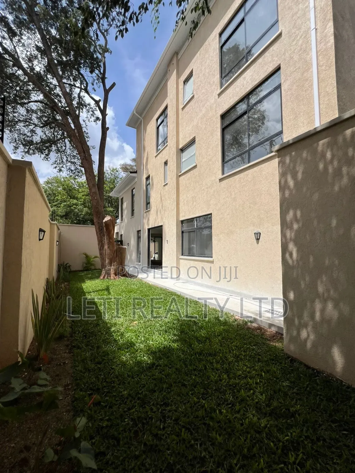 5bdrm Townhouse/Terrace in Maziwa for sale