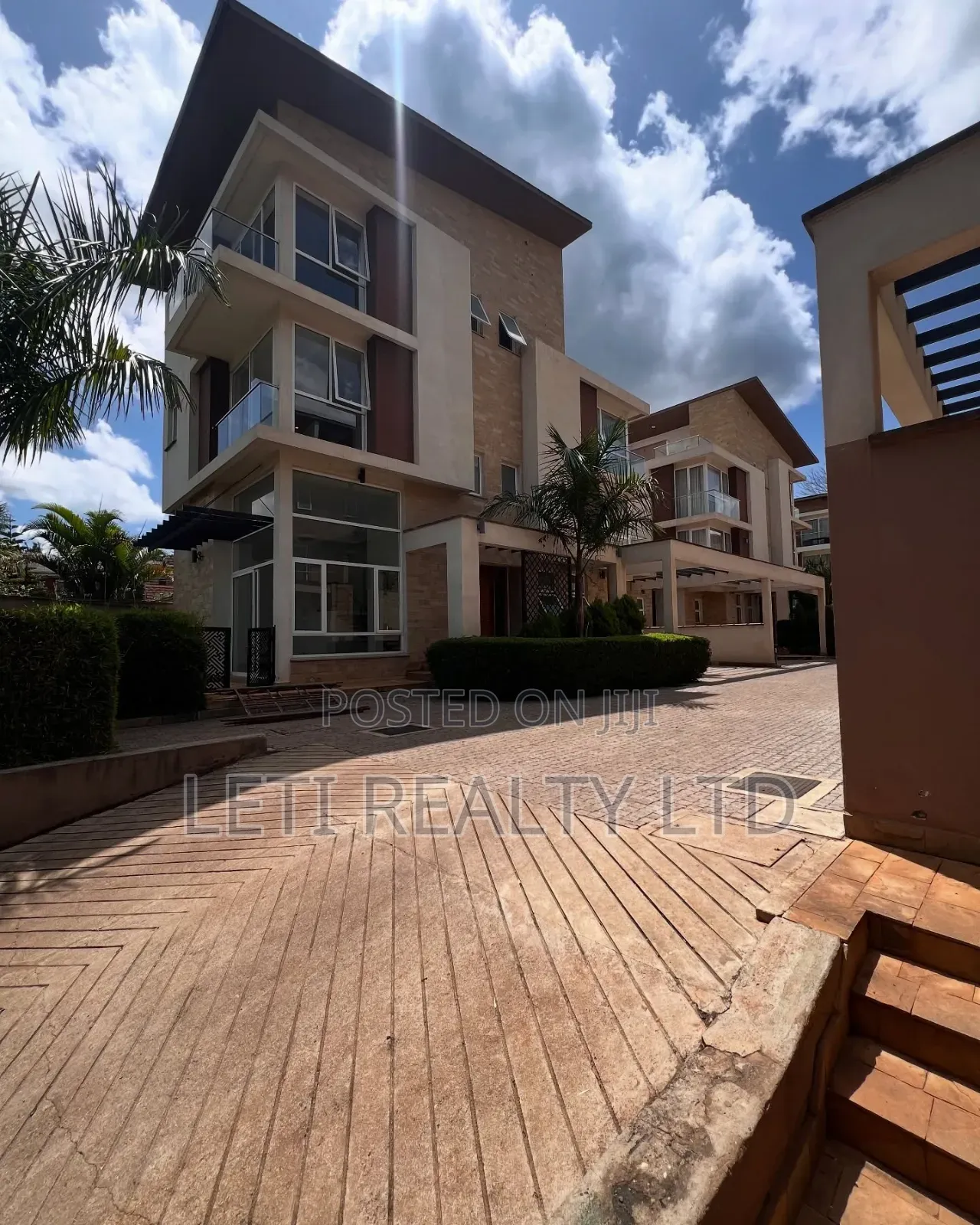 4bdrm Townhouse/Terrace in Maziwa for sale