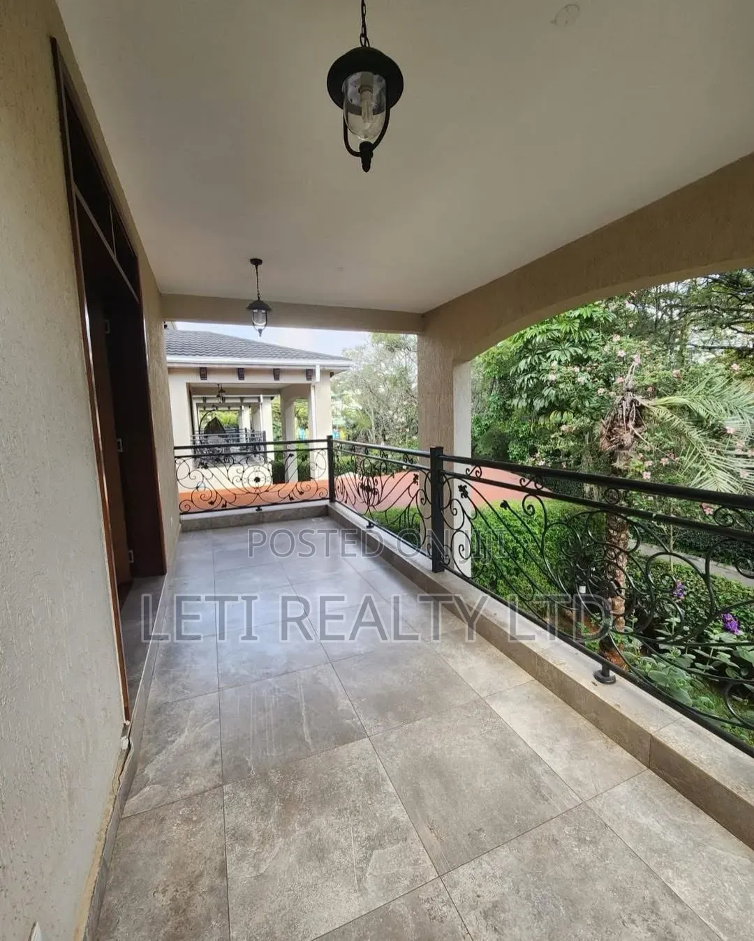 5bdrm Townhouse/Terrace in Muthangari for sale