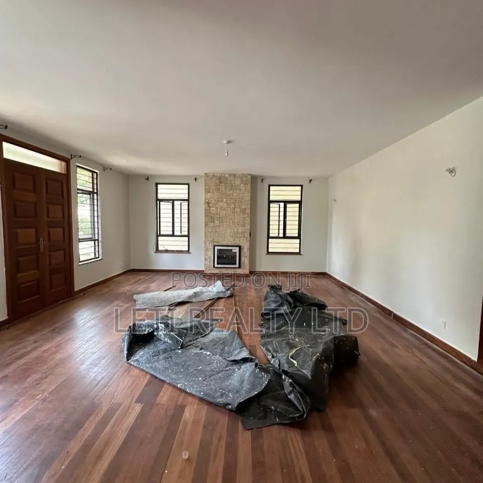5bdrm Townhouse/Terrace in Muthangari for sale