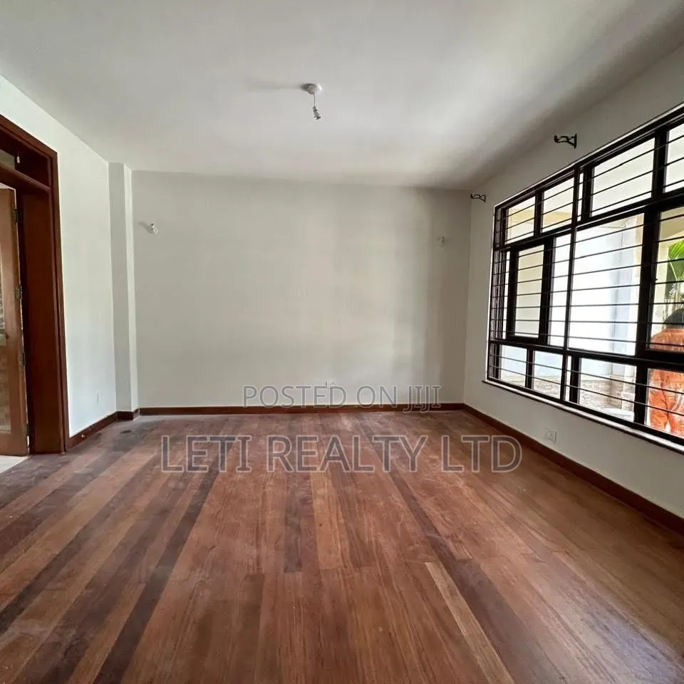 5bdrm Townhouse/Terrace in Muthangari for sale