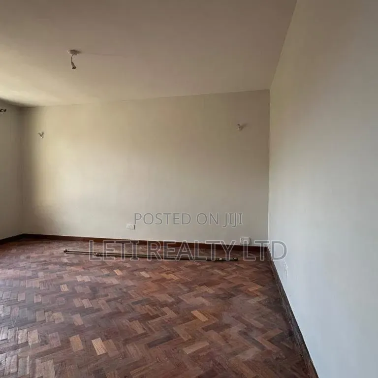 5bdrm Townhouse/Terrace in Muthangari for sale