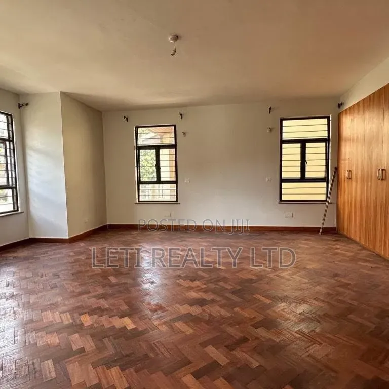 5bdrm Townhouse/Terrace in Muthangari for sale