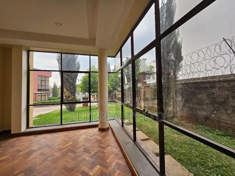 5bdrm Townhouse/Terrace in Muthangari for sale